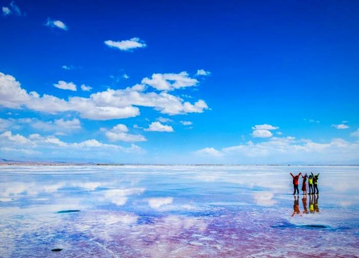 جاذبه گردشگری دریاچه نمک چاکا ؛ آینه آسمان در چین