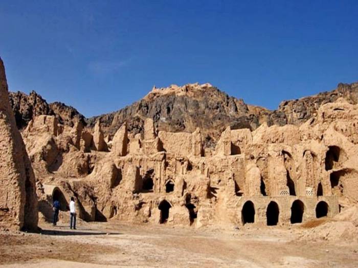 جاذبه های گردشگری و تاریخی شهر جیرفت