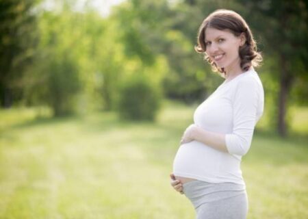 تلخی دهان در بارداری چرا و از کی شروع میشه؟