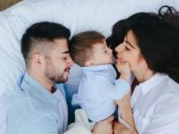 خطر مرگ نوزاد با خوابیدن روی تخت والدین