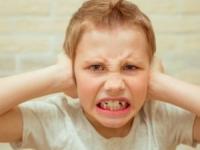 چرا کودک عصبانی و پرخاشگر می شود؟ + راه حل والدین