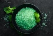 طرز تهیه نمک سبز خوشمزه برای انواع غذا و سس
