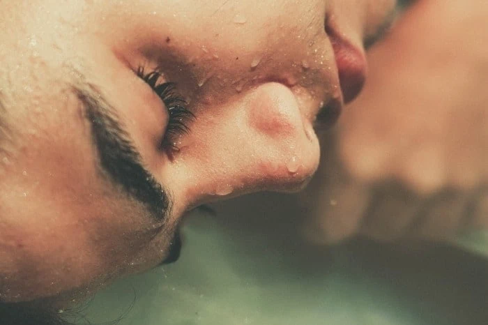 علت عرق کردن در خواب عرق در خواب