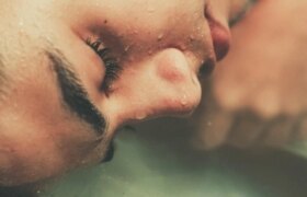 دلیل پنهان عرق کردن زیاد در خواب