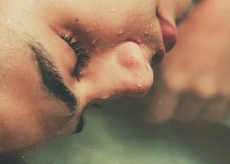 دلیل پنهان عرق کردن زیاد در خواب